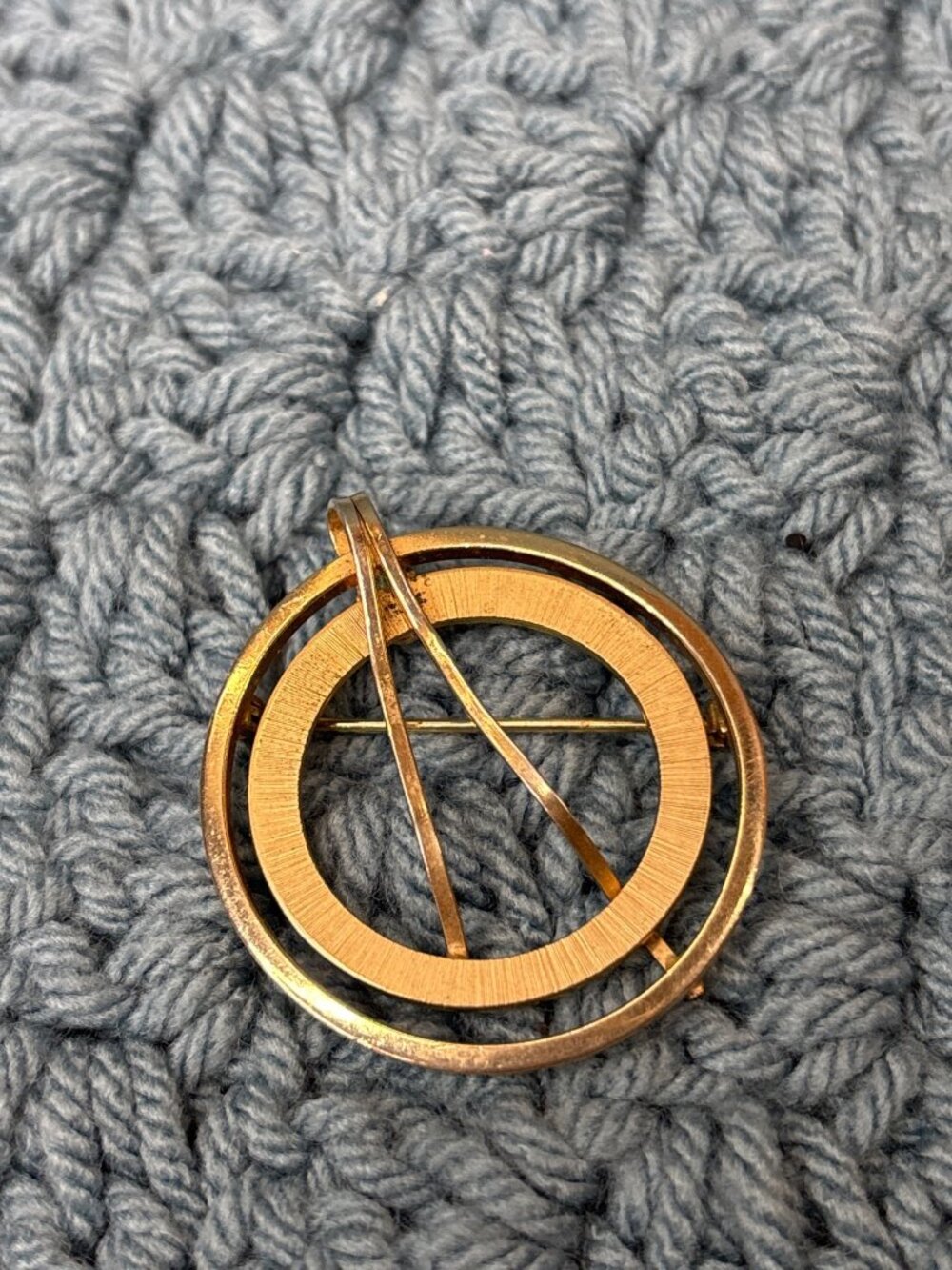 Vintage Giovanni Goldtone Abstract Brooch 1.5 inches